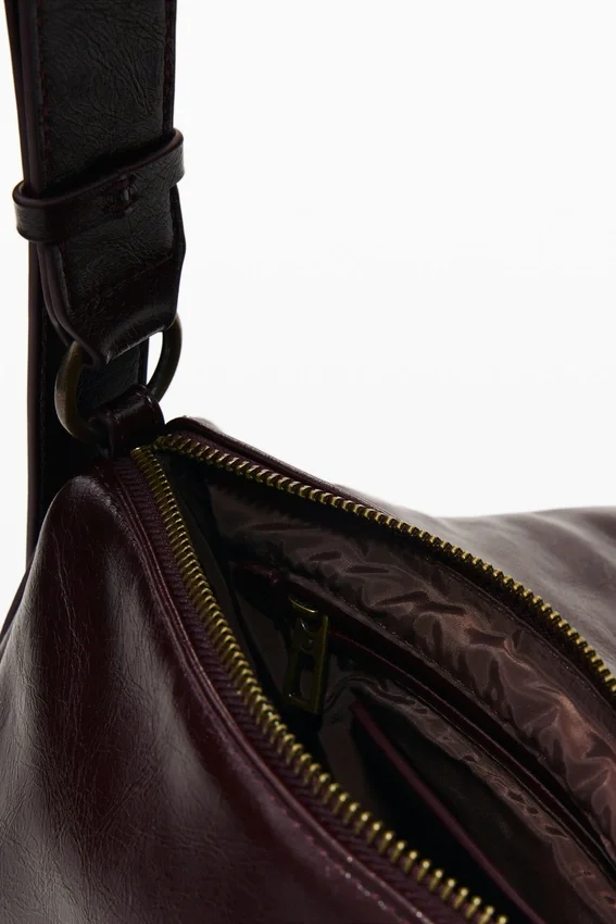 Borsa a tracolla piccola lucida Borsa a tracolla piccola lucida