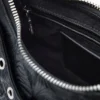 Borsa con borchie in rilievo