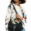 Borsa con borchie in rilievo