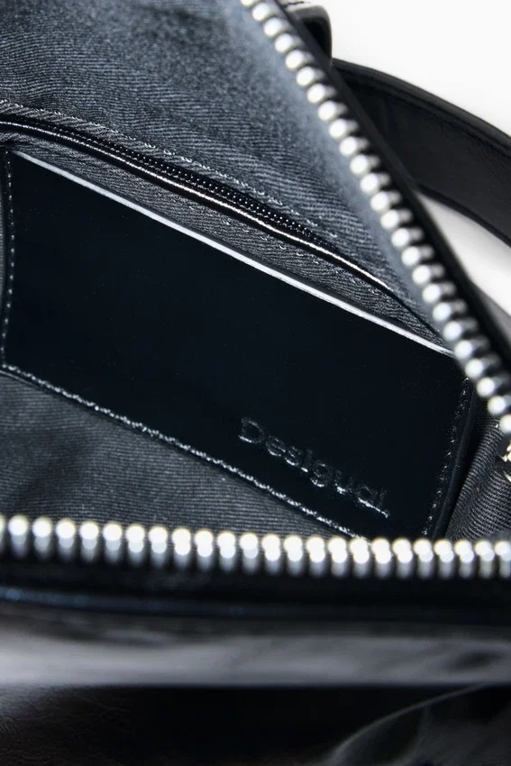 Borsa con fibbia effetto pelle Borsa con fibbia effetto pelle
