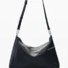 Borsa grande con ciondolo con logo Borsa grande con ciondolo con logo