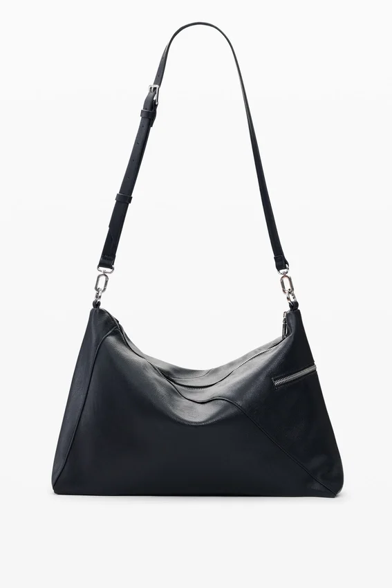 Borsa grande con ciondolo con logo Borsa grande con ciondolo con logo