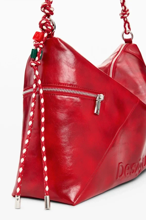 Borsa grande con ciondolo con logo Borsa grande con ciondolo con logo