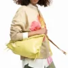 Borsa grande con fiocco lucido