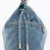 Borsa grande in denim con ciondoli Borsa grande in denim con ciondoli