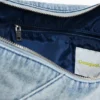 Borsa grande in denim con ciondoli Borsa grande in denim con ciondoli