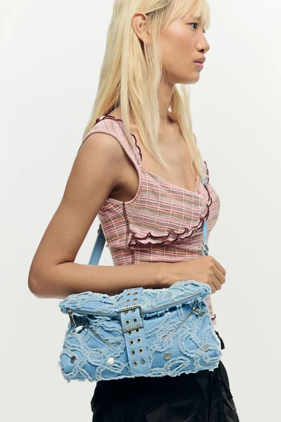 Borsa in denim ricamata Borsa in denim ricamata