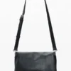Borsa media con ciondolo e logo