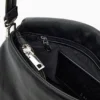 Borsa media con ciondolo e logo