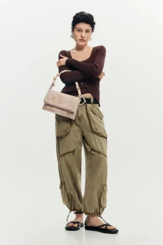 Borsa media con patta ricamata
