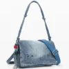Borsa media in denim con ciondoli