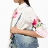 Borsa media in denim con ciondoli