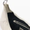 Borsa ovale media con goffratura