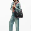 Borsa ovale media con texture