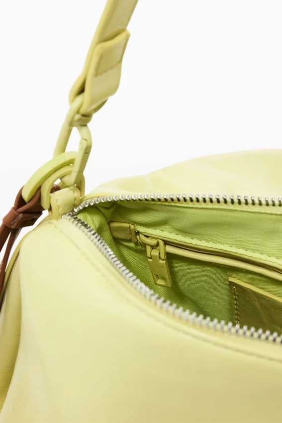 Borsa piccola con fiocco lucido Borsa piccola con fiocco lucido