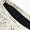 Borsa piccola intrecciata con scritte