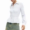 Camicia a righe arricciata