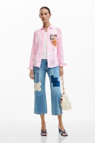 Camicia a righe con motivo cartolina