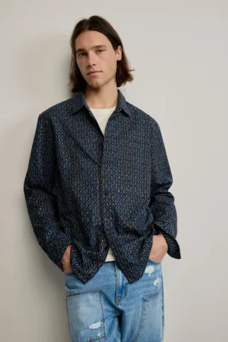 Camicie ricamate in stile etnico