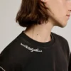 Dettagli della T-shirt a tinta unita