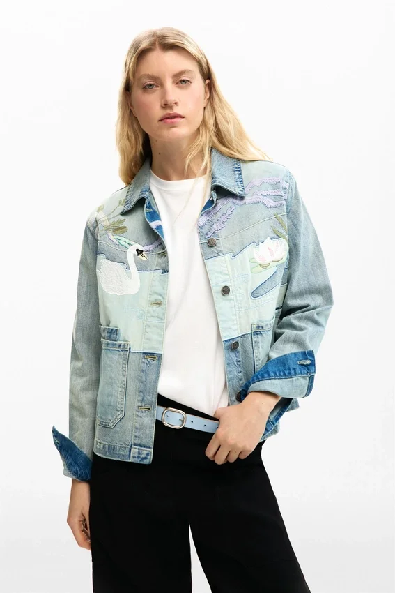Giacca in denim con toppe Giacca in denim con toppe