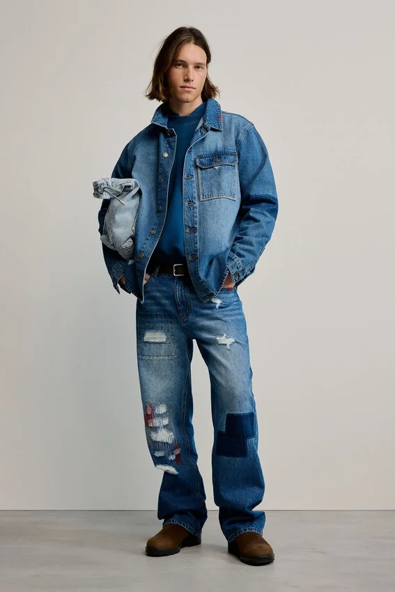 Giacca in denim con toppe Giacca in denim con toppe