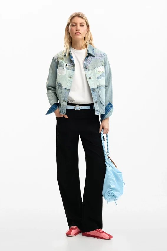 Giacca in denim con toppe Giacca in denim con toppe