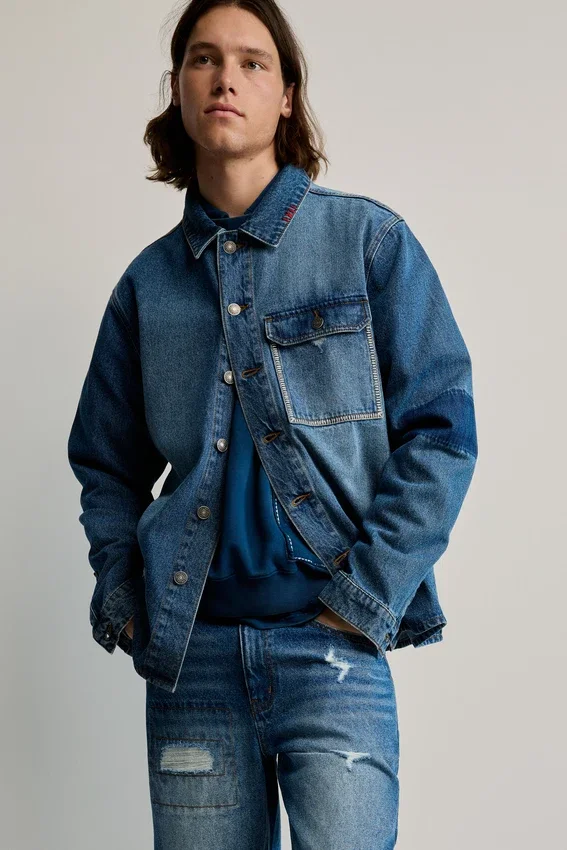Giacca in denim con toppe Giacca in denim con toppe
