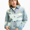 Giacca in denim con toppe Giacca in denim con toppe