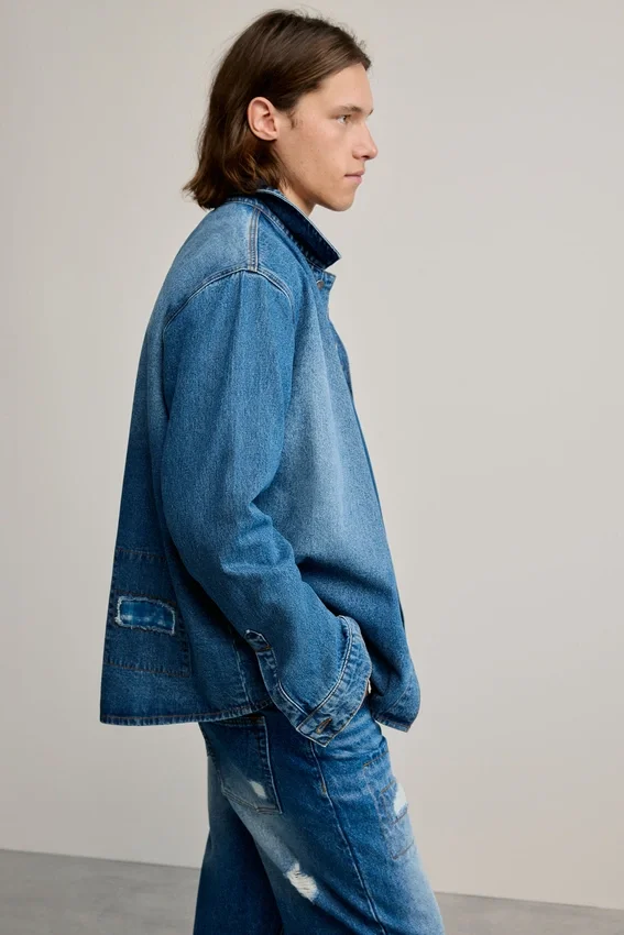 Giacca in denim con toppe Giacca in denim con toppe