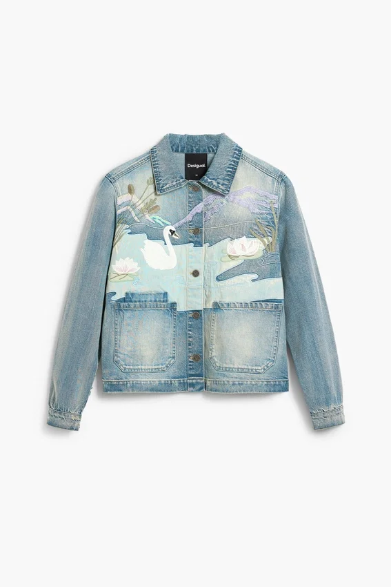 Giacca in denim con toppe Giacca in denim con toppe