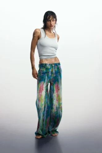Jeans a zampa con effetto splatter