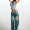 Jeans a zampa con effetto splatter