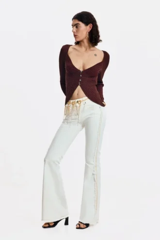Jeans a zampa sfrangiati