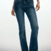 Jeans a zampa sfrangiati