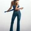 Jeans a zampa sfrangiati