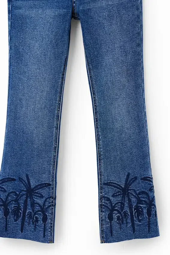 Jeans lunghi a zampa ricamati Jeans lunghi a zampa ricamati