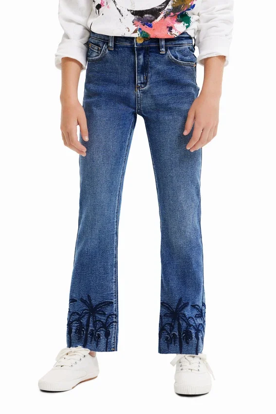 Jeans lunghi a zampa ricamati Jeans lunghi a zampa ricamati
