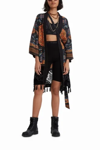 Kimono con nappine etniche