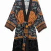 Kimono con nappine etniche