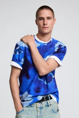 Maglietta con fiori tie-dye
