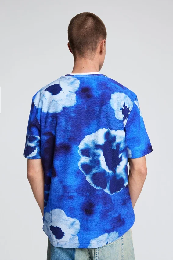 Maglietta con fiori tie-dye Maglietta con fiori tie-dye