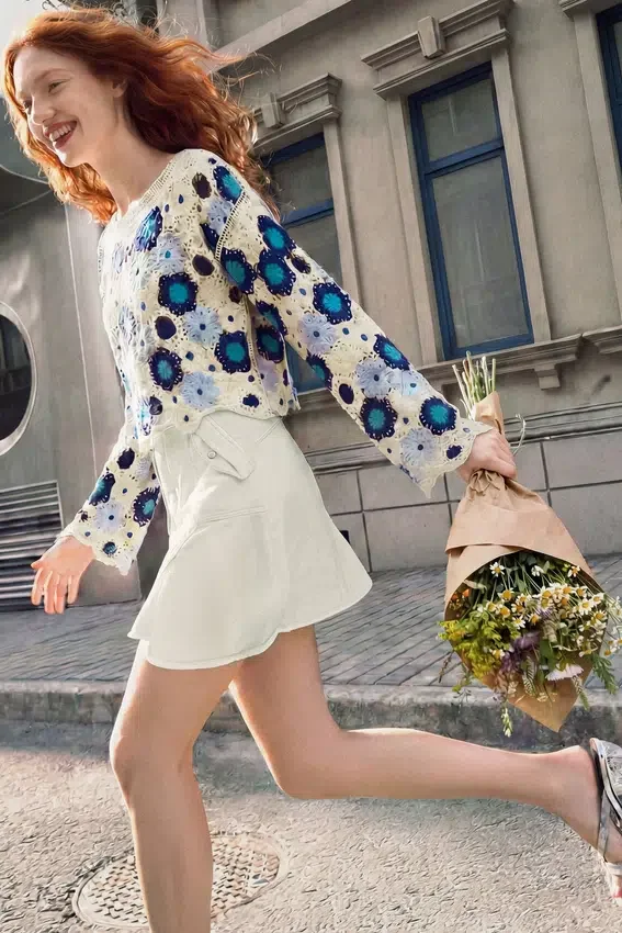 Maglione all’uncinetto con fiori Maglione all’uncinetto con fiori