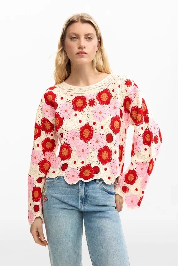 Maglione con fiori all’uncinetto Maglione con fiori all’uncinetto