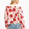 Maglione con fiori all’uncinetto Maglione con fiori all’uncinetto