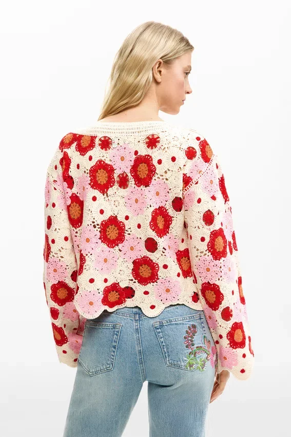Maglione con fiori all’uncinetto Maglione con fiori all’uncinetto