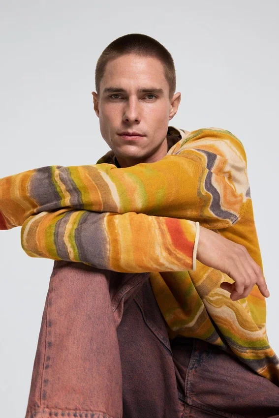Maglione con stampa astratta Maglione con stampa astratta