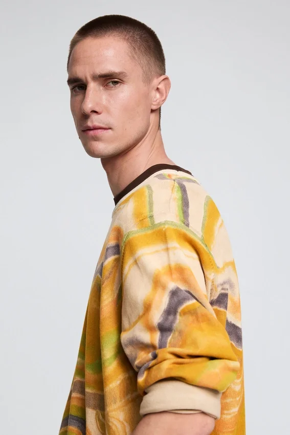 Maglione con stampa astratta Maglione con stampa astratta
