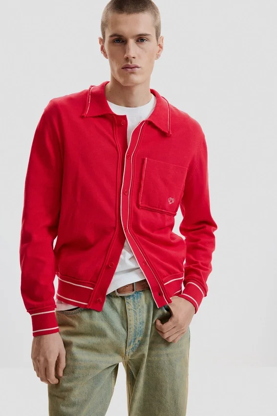 Maglione raffinato con bottoni Maglione raffinato con bottoni