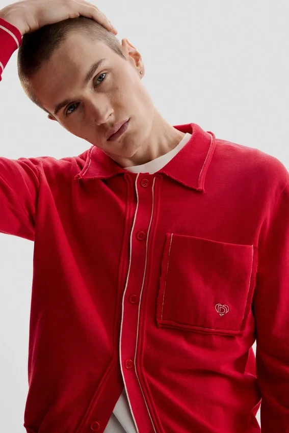 Maglione raffinato con bottoni Maglione raffinato con bottoni